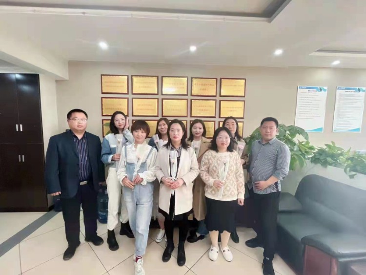 祝公司所有女生三八節快樂！