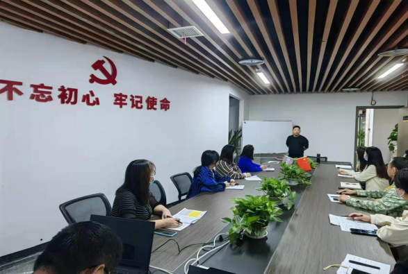 重慶考神教育組織全體員工學習貫徹黨的二十大會議精神