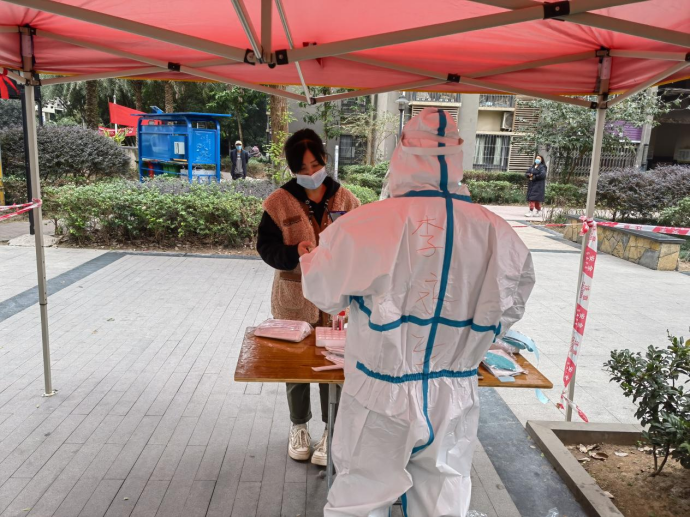 考神教育科技集團重慶運營中心 溫暖“疫”線的誌願者身影