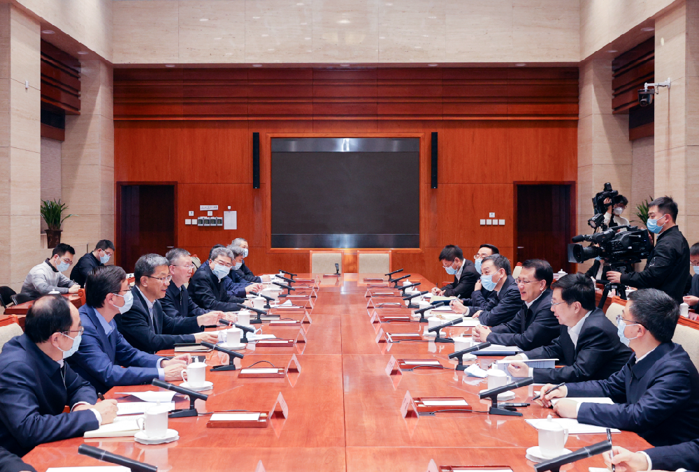 市政府黨組主題教育讀書班暨理論學習中心組專題學習會議召開 胡衡華主持