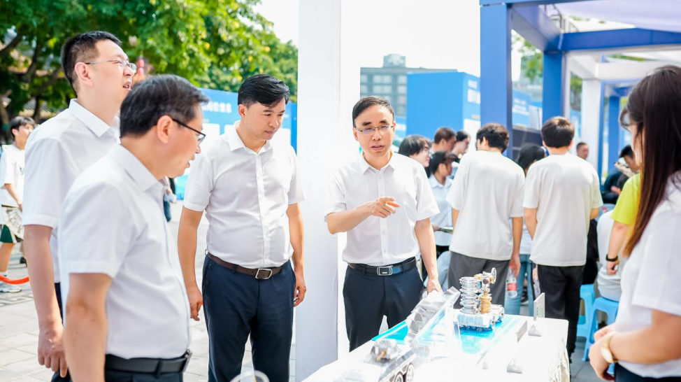 2023年沙坪壩區高校畢業生就業服務暨“全城尋能”數字經濟領域職業技能大賽啟動儀式在沙坪壩區開幕