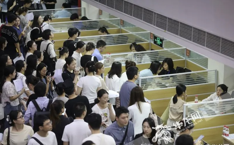 “引才專列”進湖北！“百萬人才興重慶”全國重點高校（秋季）巡回引才活動首站圓滿落幕